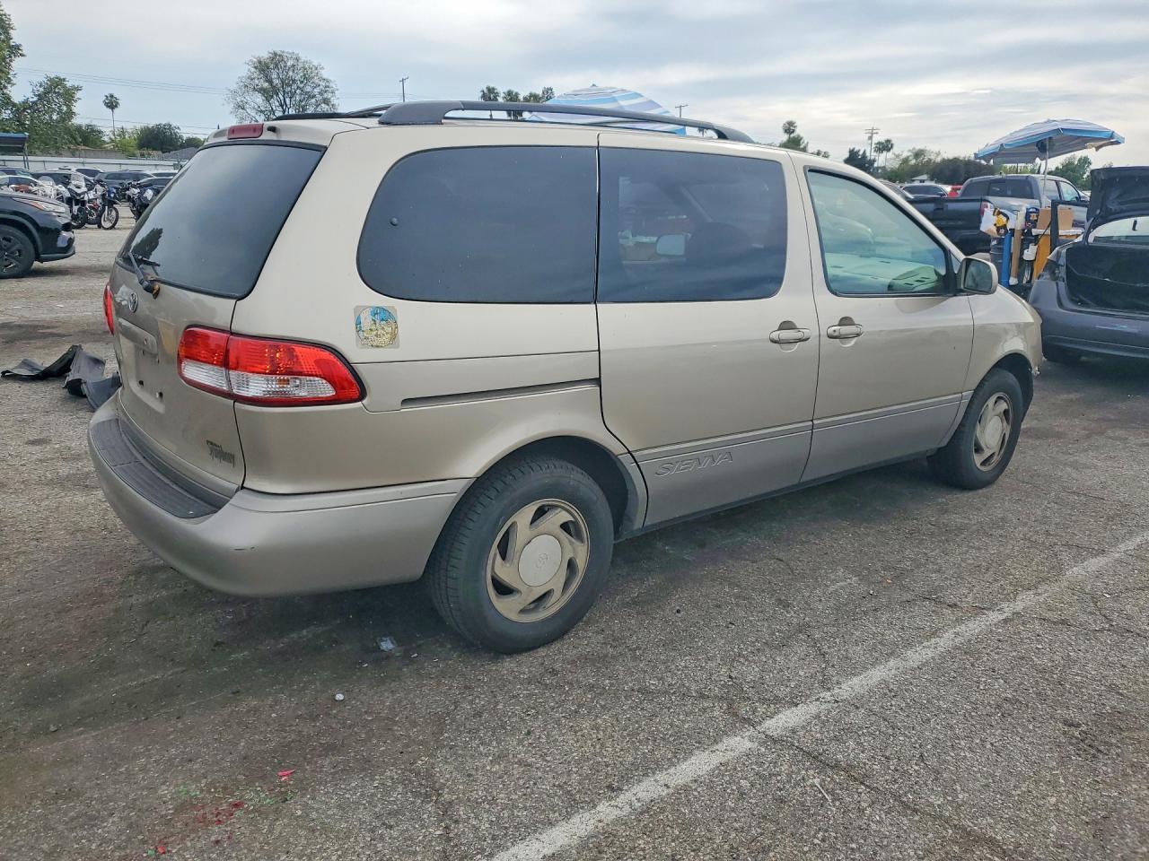2003 TOYOTA SIENNA
