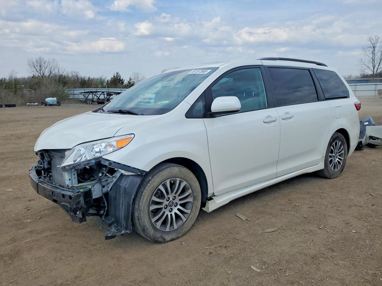 2019 TOYOTA SIENNA