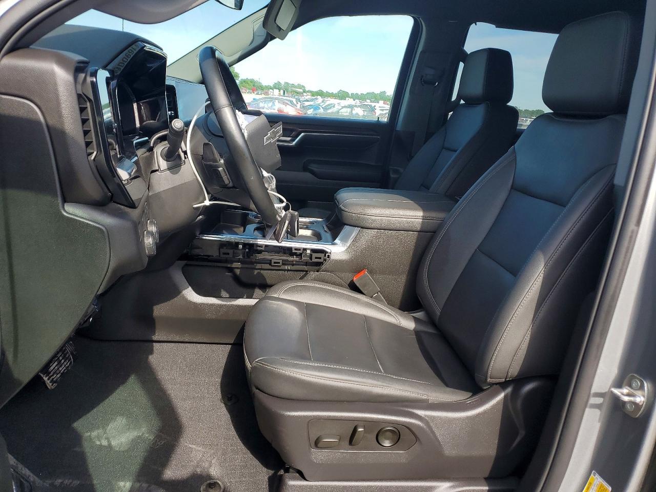 2024 CHEVROLET Silverado