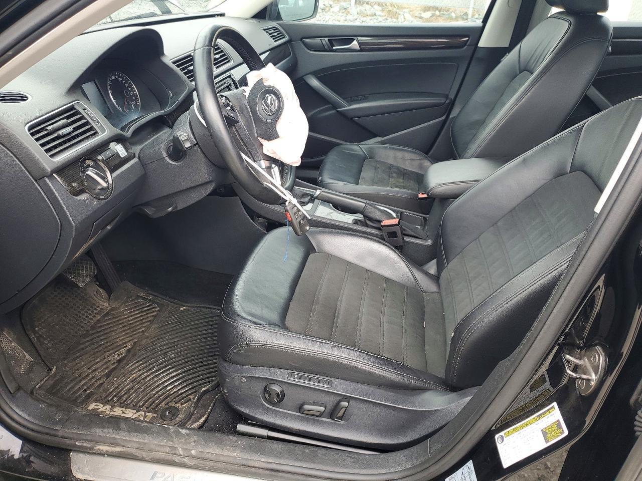 2014 VOLKSWAGEN Passat
