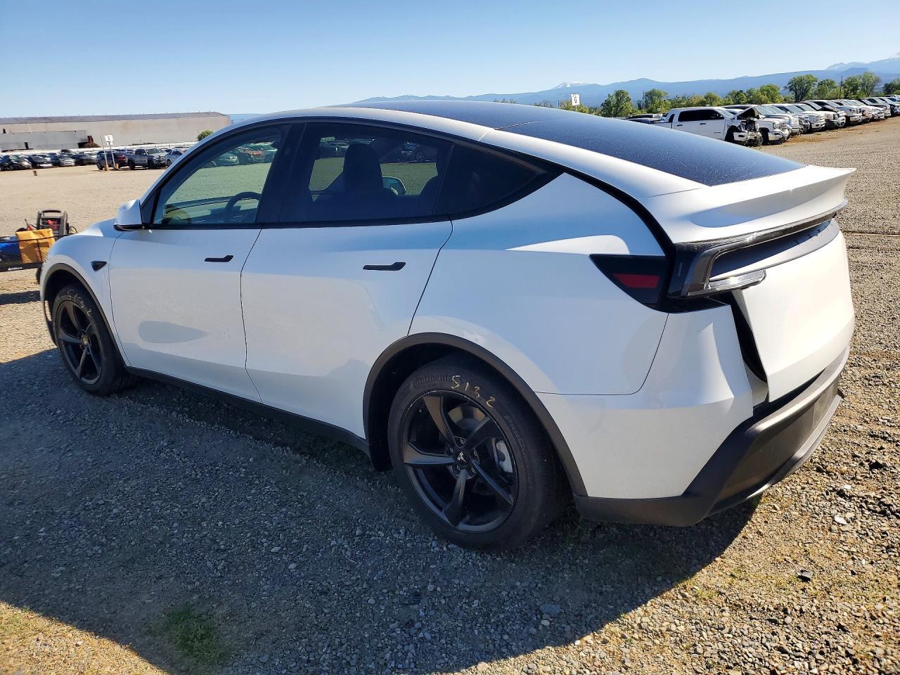 2026 TESLA MODEL Y