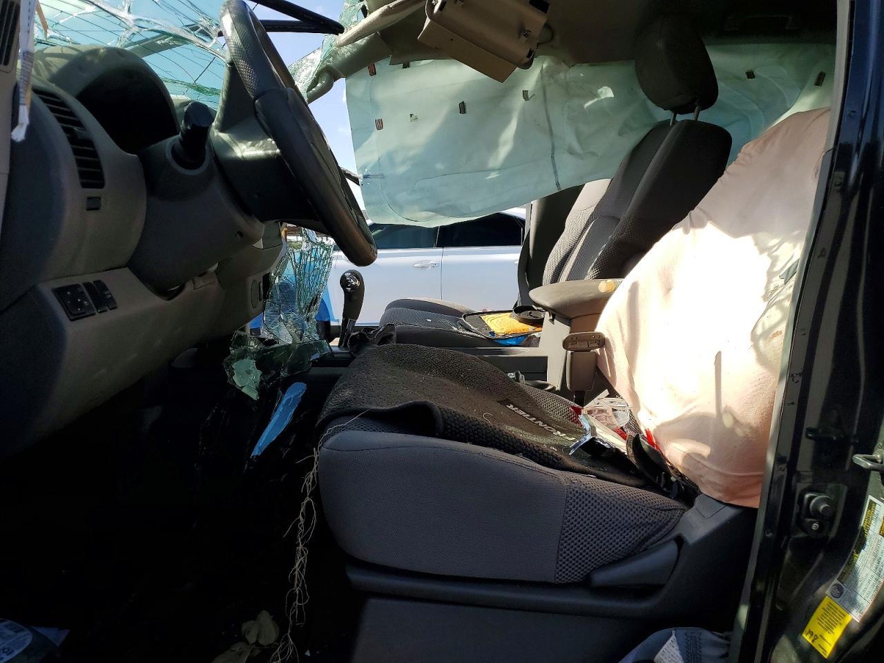 2012 NISSAN Frontier