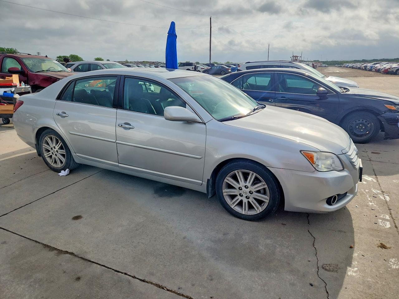 2010 TOYOTA Avalon