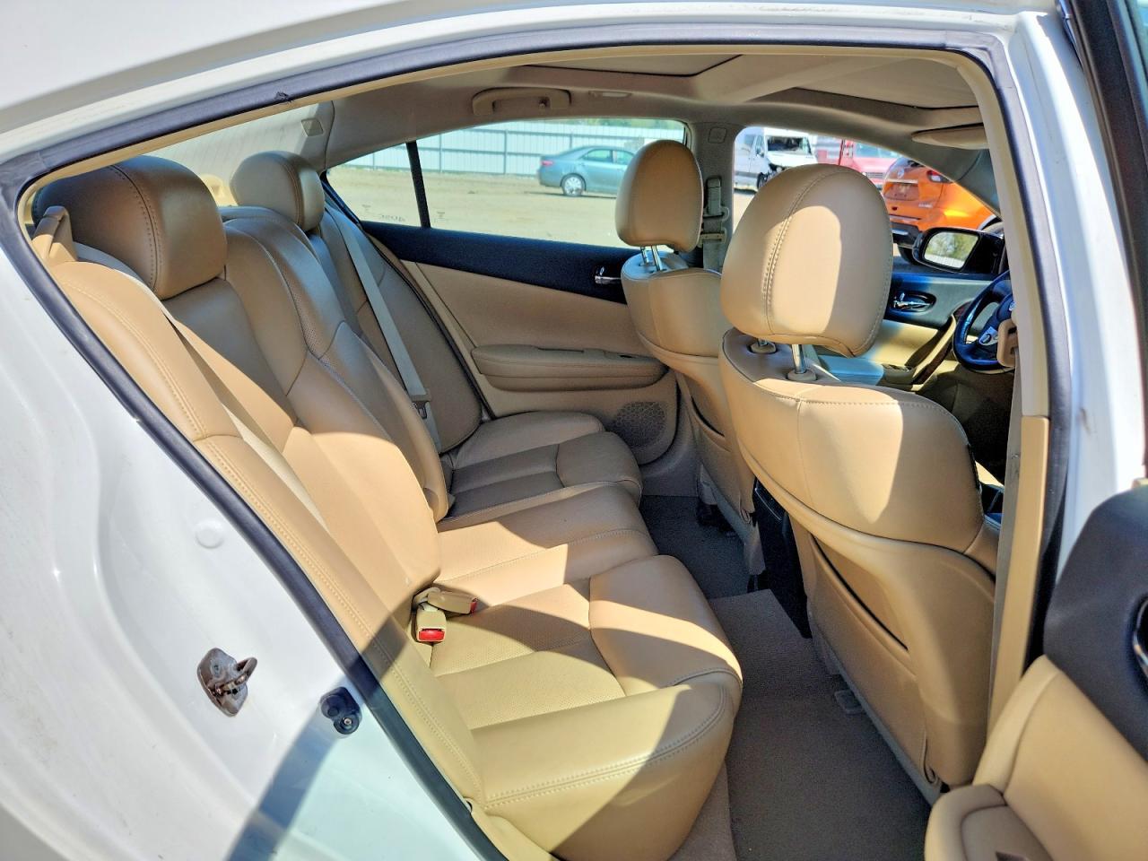 2010 NISSAN Maxima