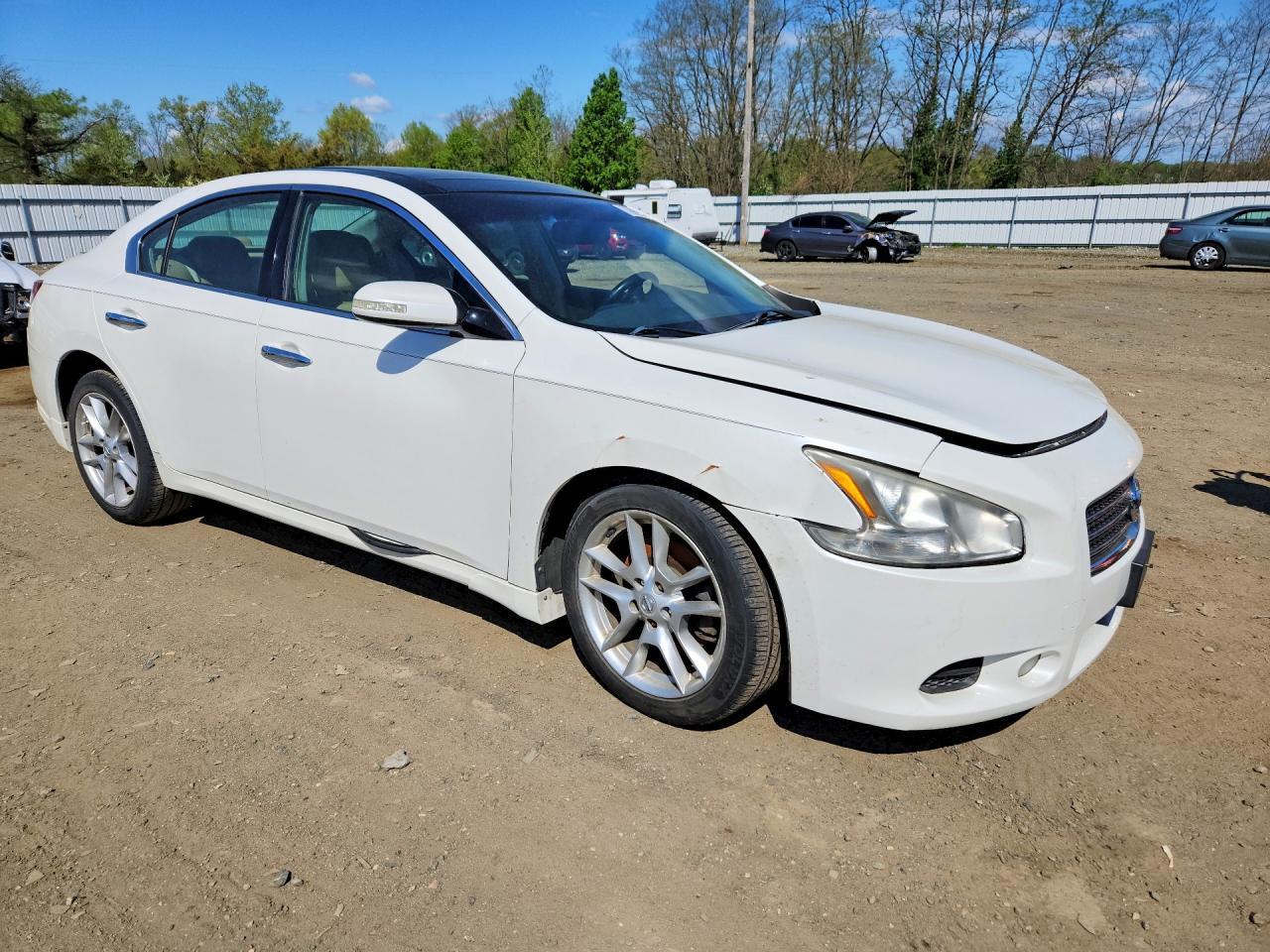 2010 NISSAN Maxima