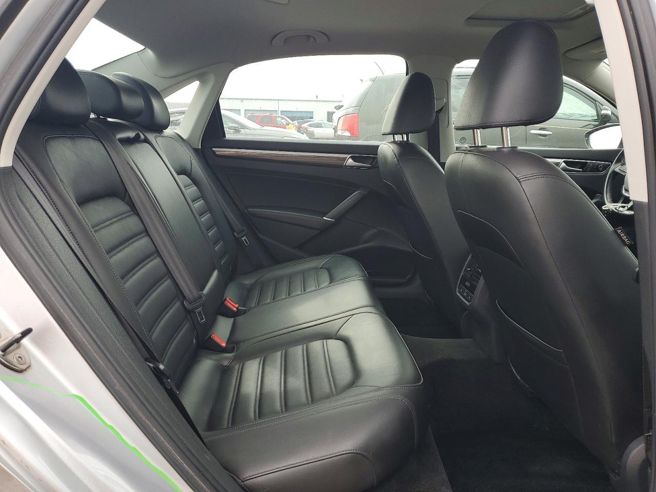 2016 VOLKSWAGEN Passat
