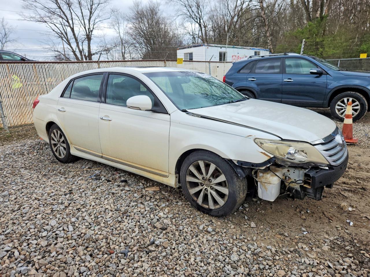 2011 TOYOTA Avalon