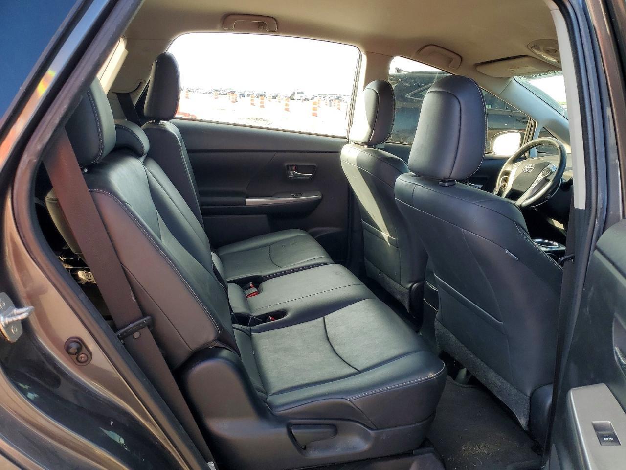 2017 TOYOTA PRIUS V