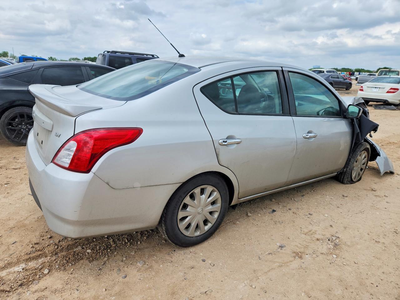 2019 NISSAN VERSA