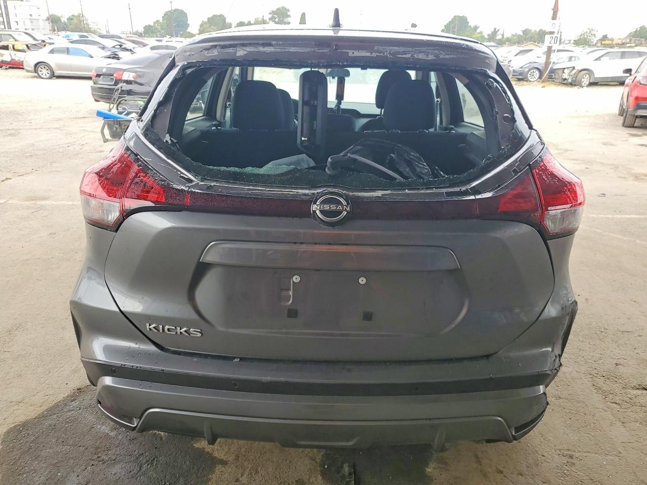 2024 NISSAN KICKS