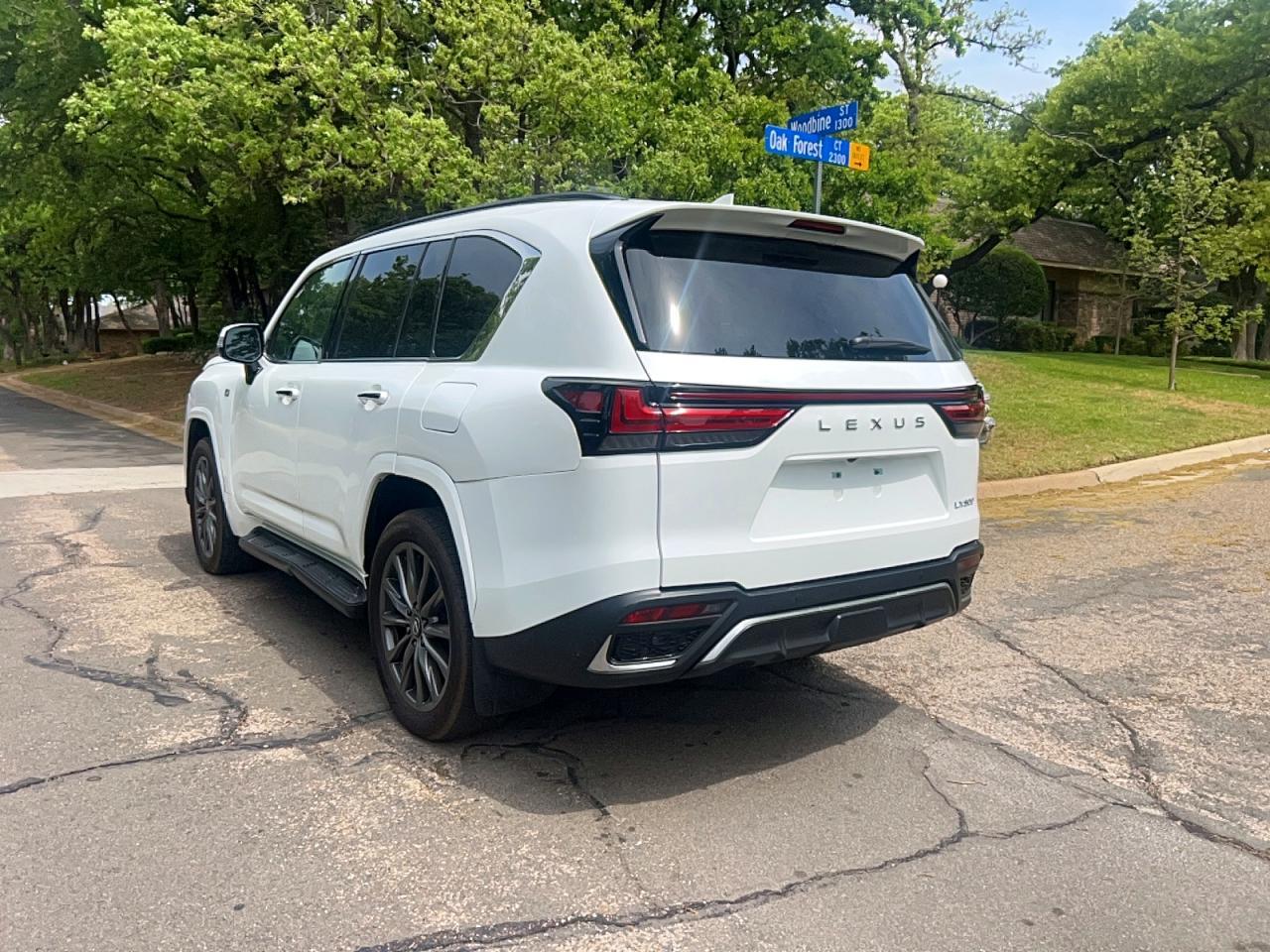 2024 LEXUS LX 600