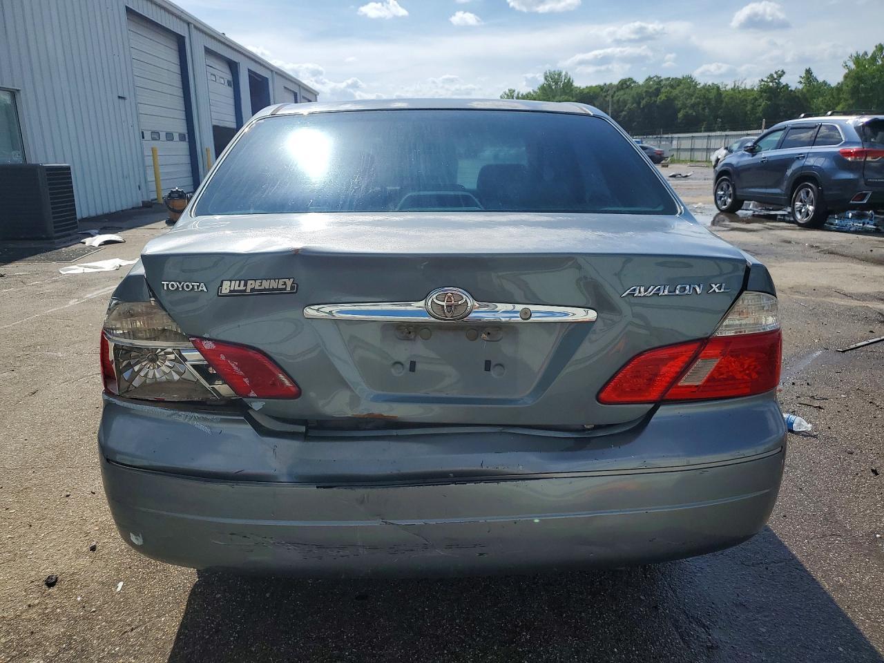 2004 TOYOTA Avalon