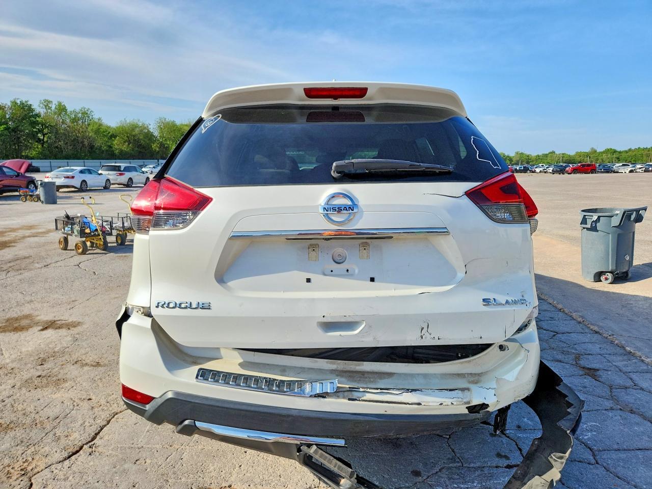2017 NISSAN ROGUE