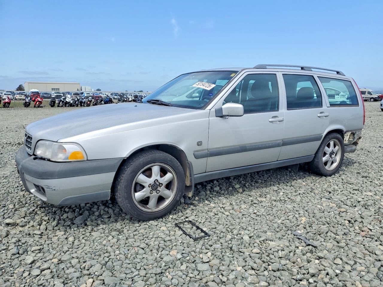 2000 VOLVO V70