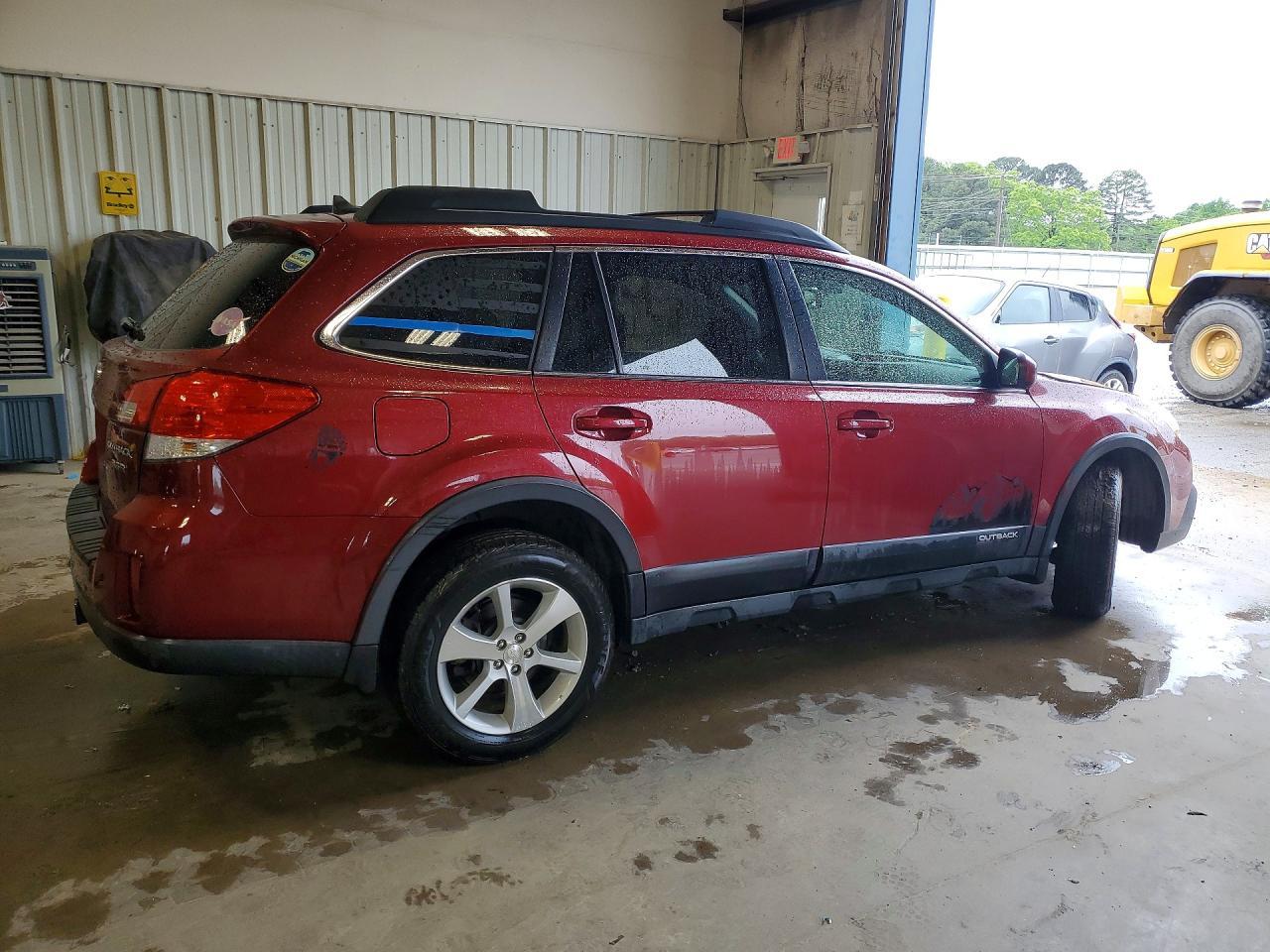 2013 SUBARU Outback