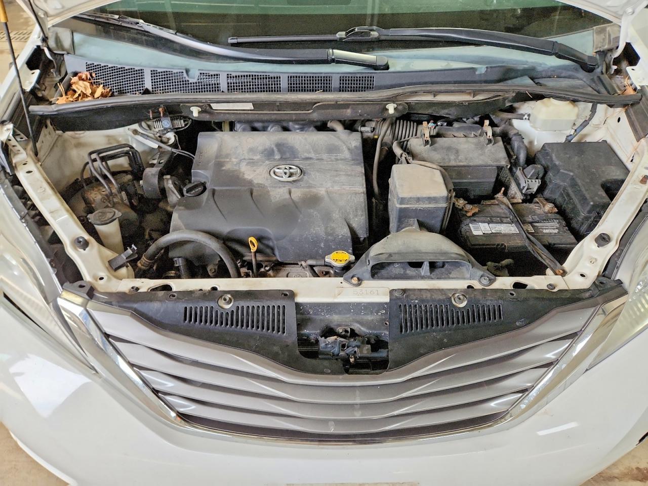 2012 TOYOTA SIENNA