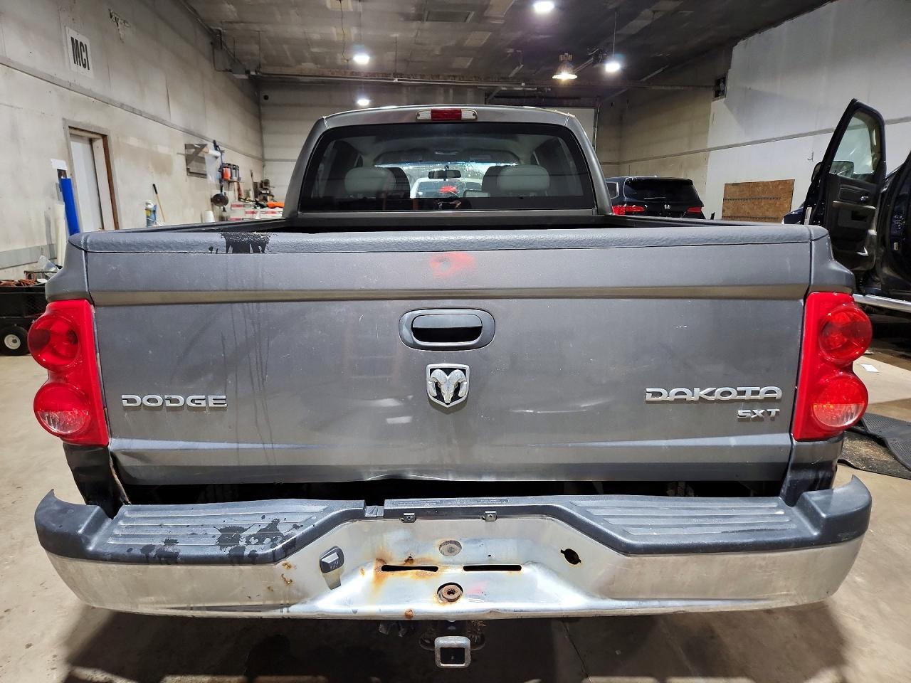 2011 DODGE Dakota