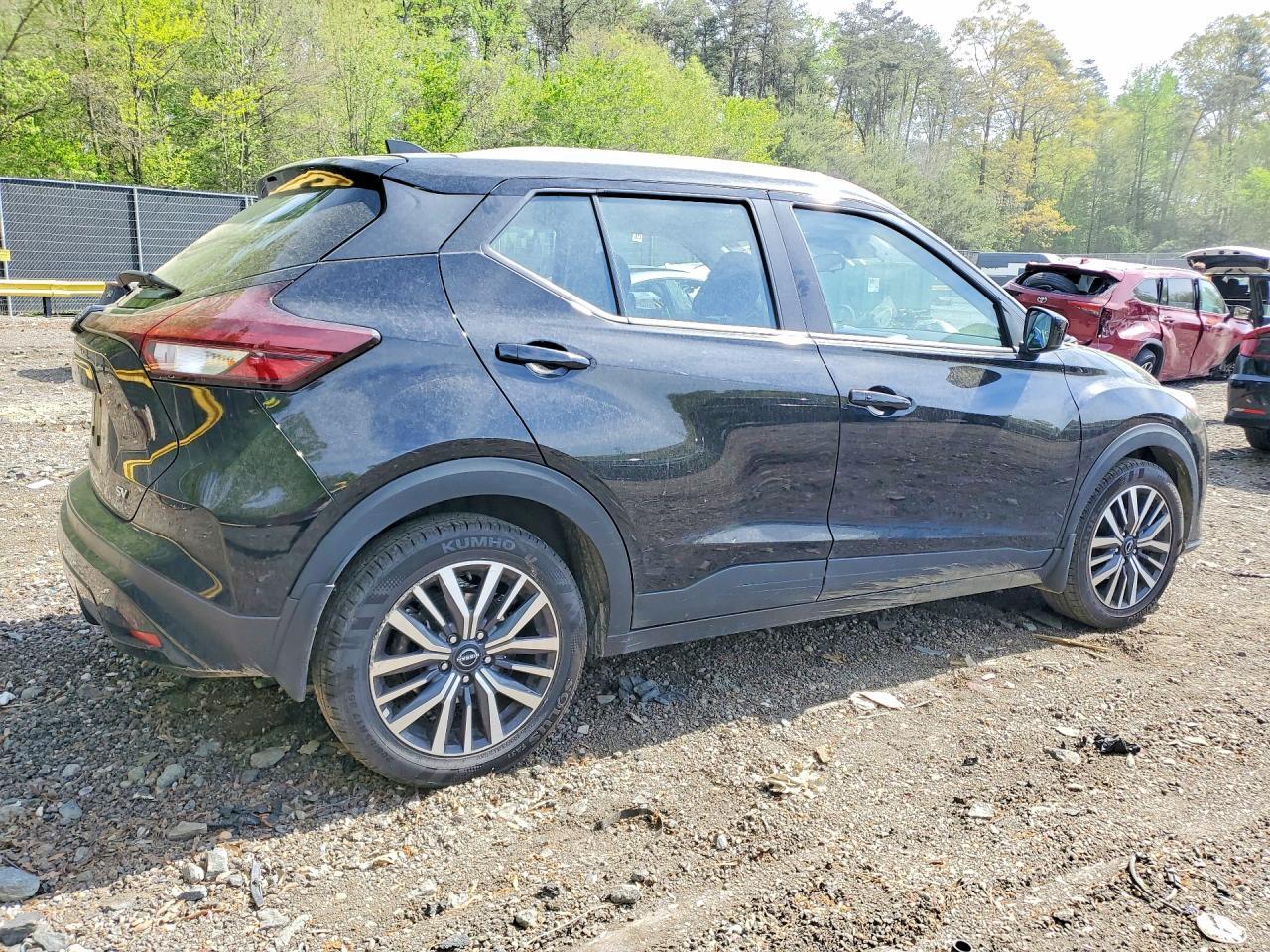 2023 NISSAN KICKS