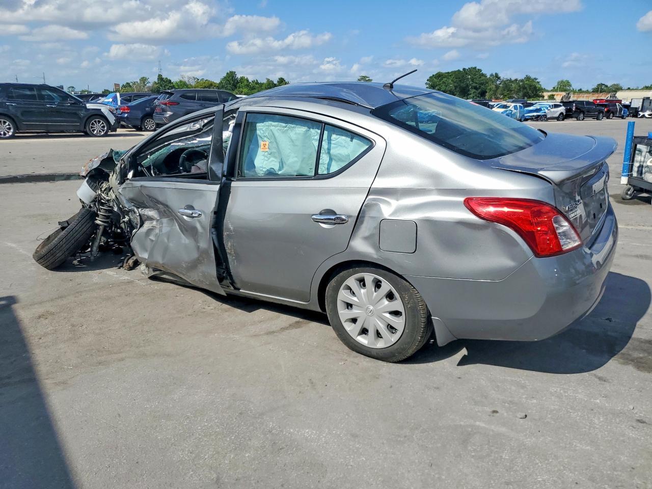 2012 NISSAN VERSA