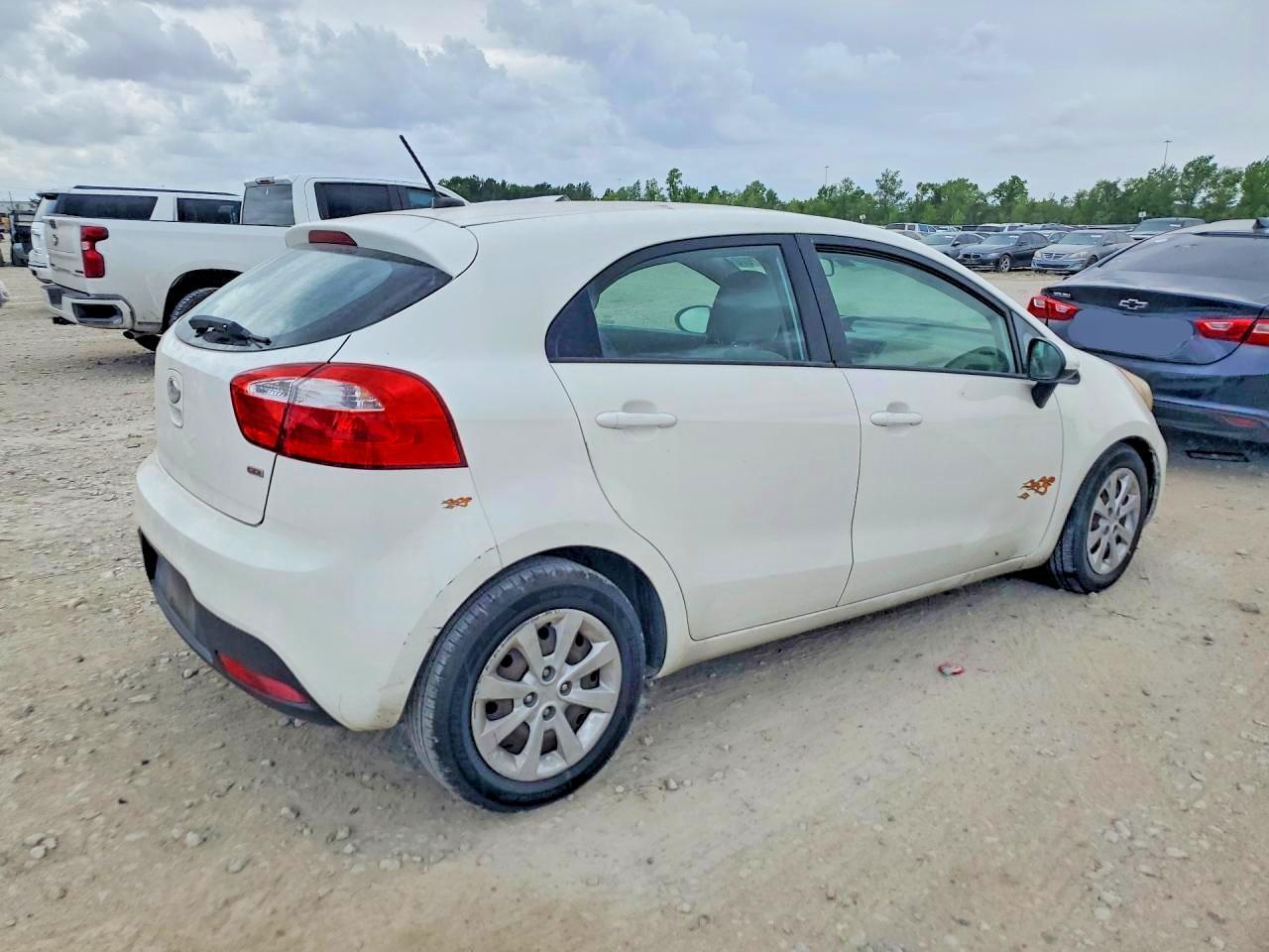 2013 KIA RIO