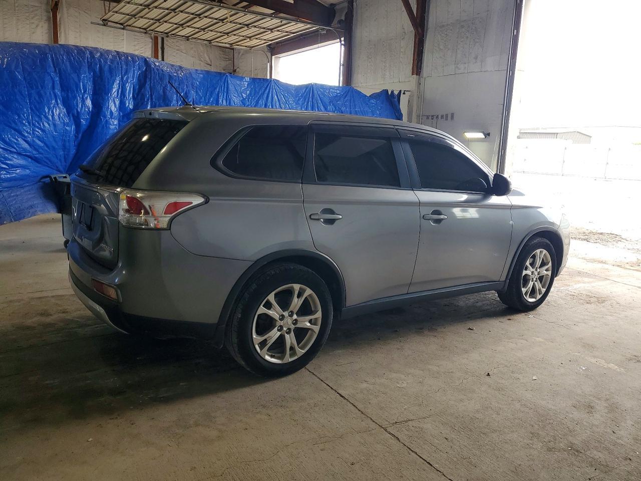 2015 MITSUBISHI outlander