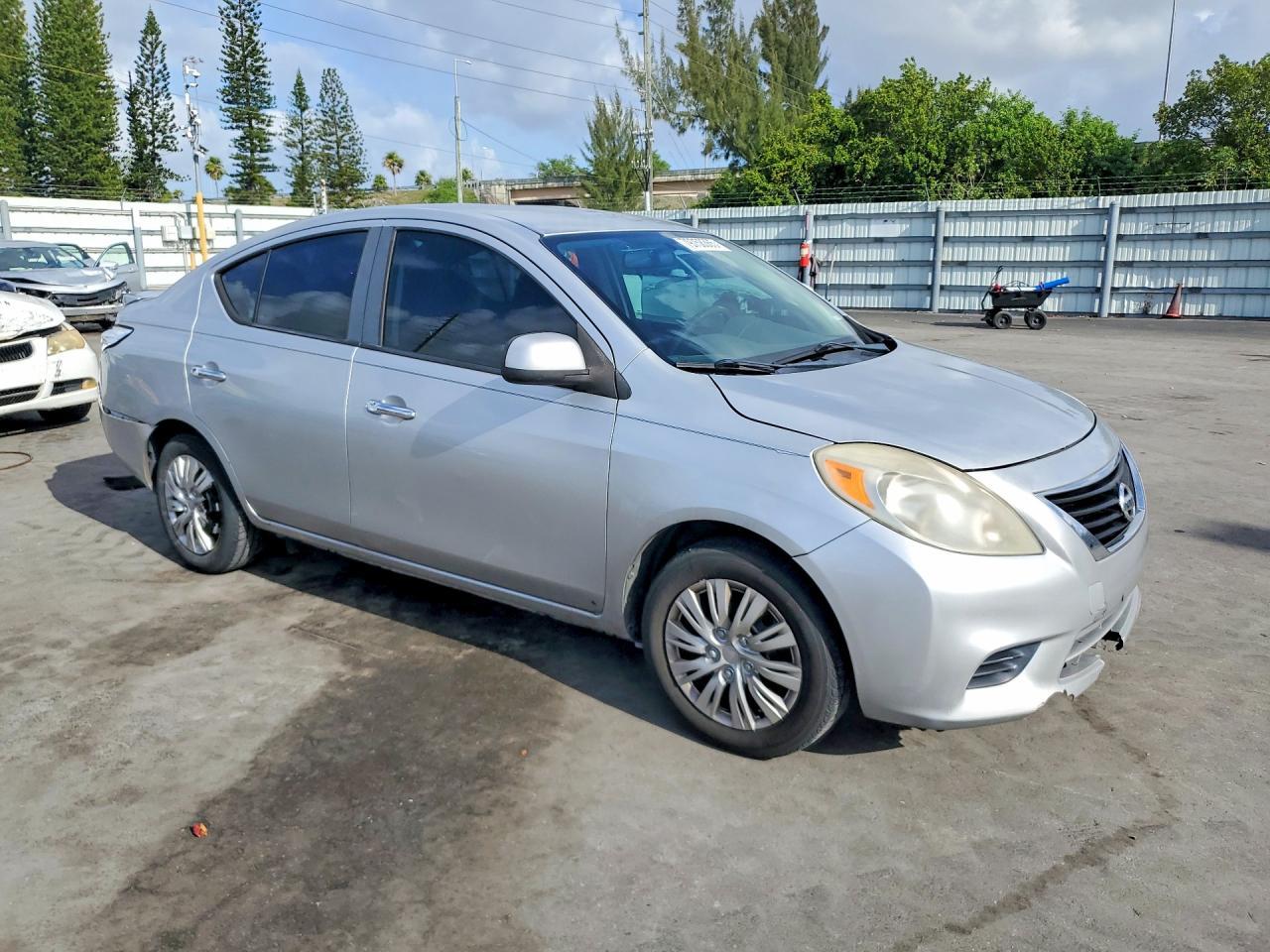 2013 NISSAN VERSA