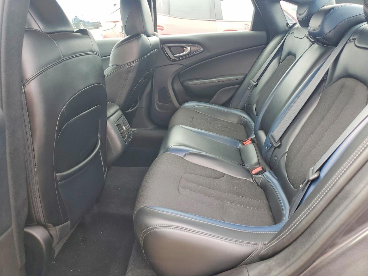 2016 CHRYSLER 200