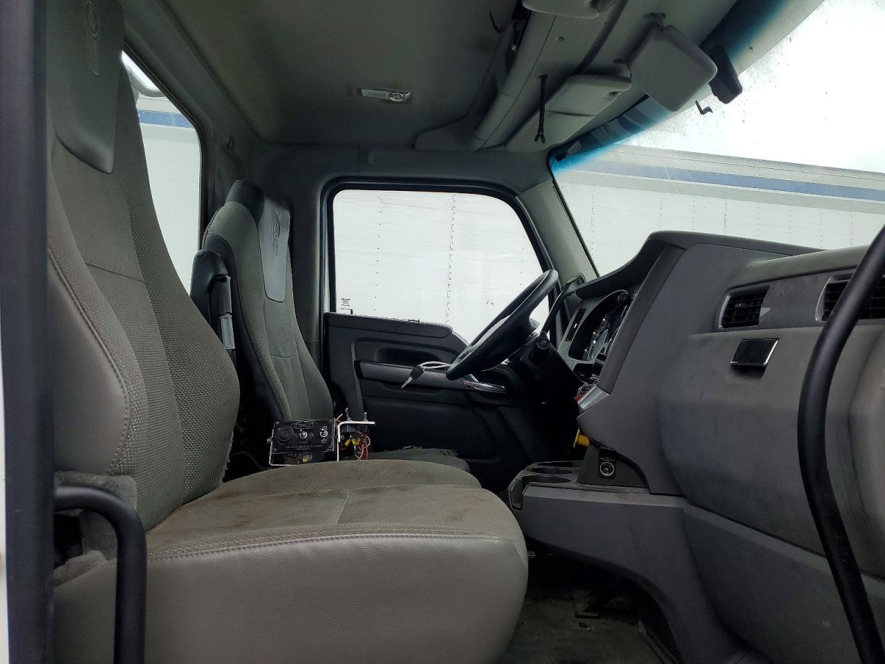 2018 KENWORTH T880