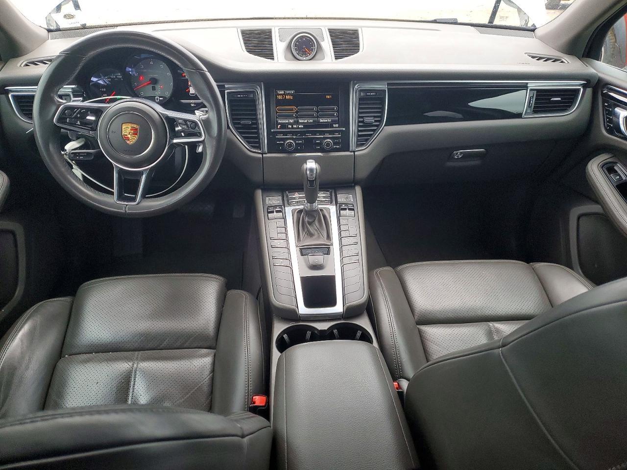 2016 PORSCHE Macan