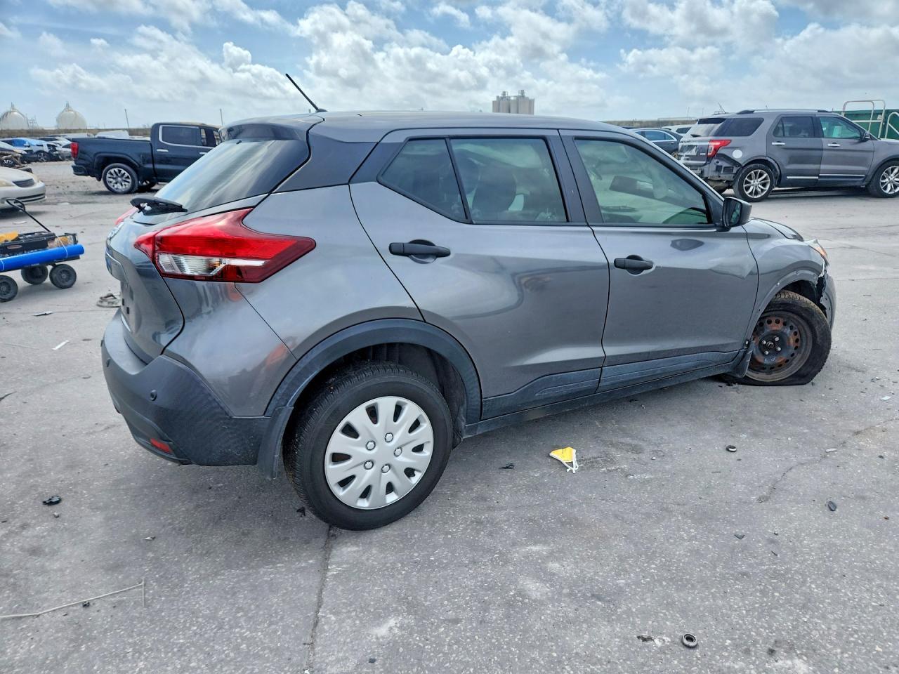 2020 NISSAN KICKS