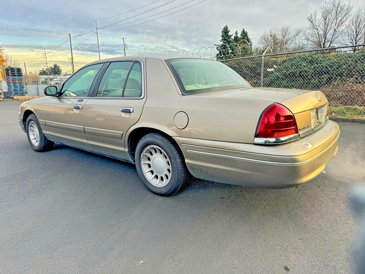 2001 FORD Crown Victoria