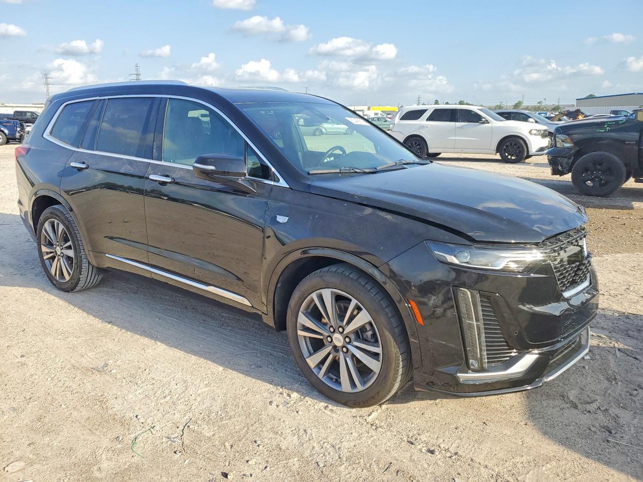 2021 CADILLAC XT6