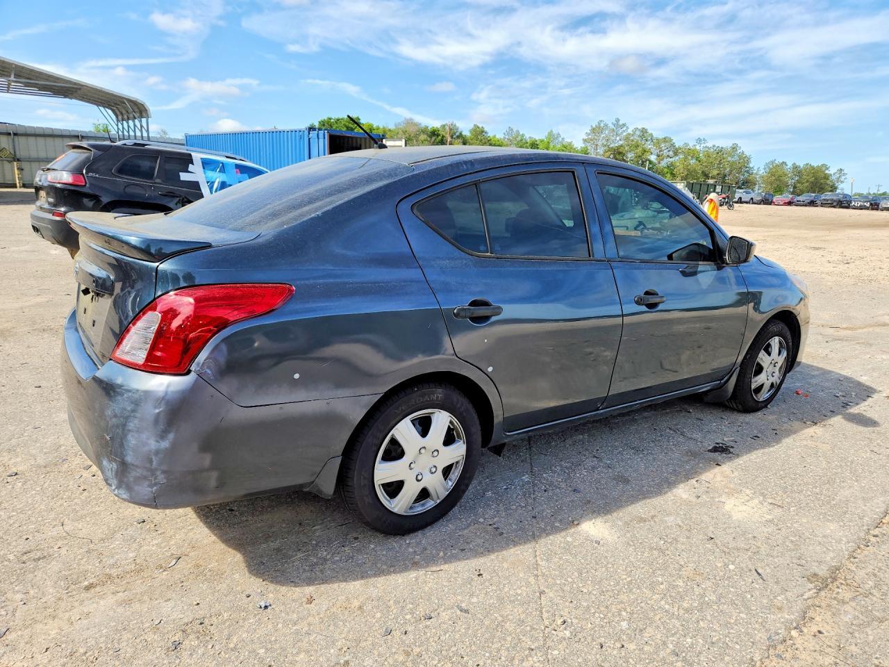 2017 NISSAN VERSA
