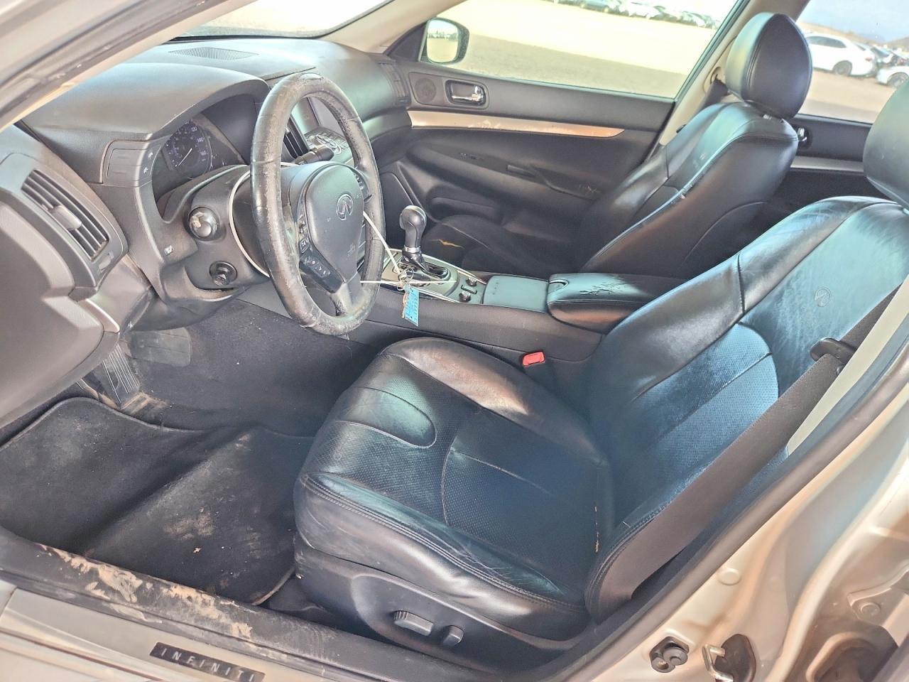 2011 INFINITI G37