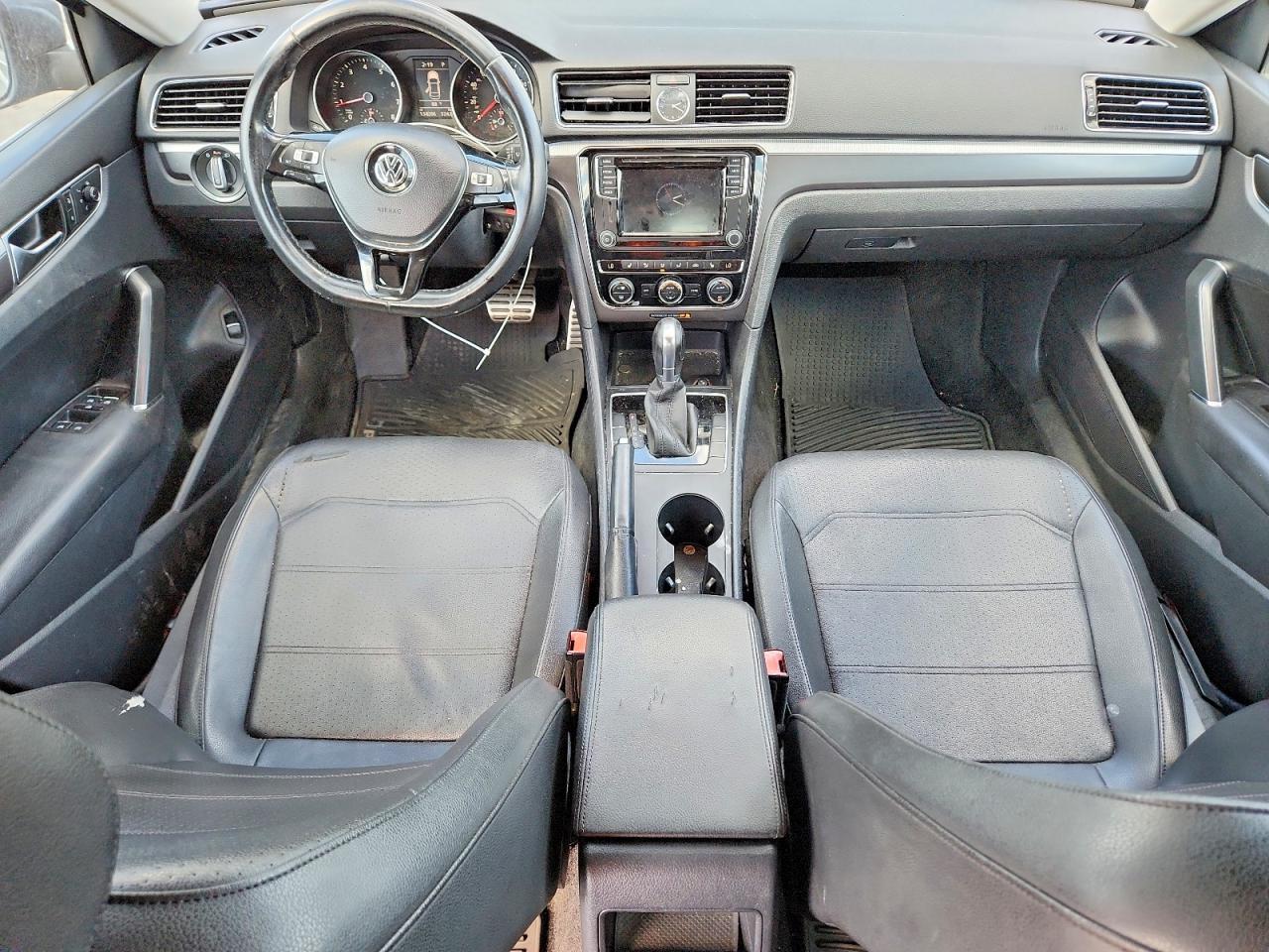 2017 VOLKSWAGEN Passat
