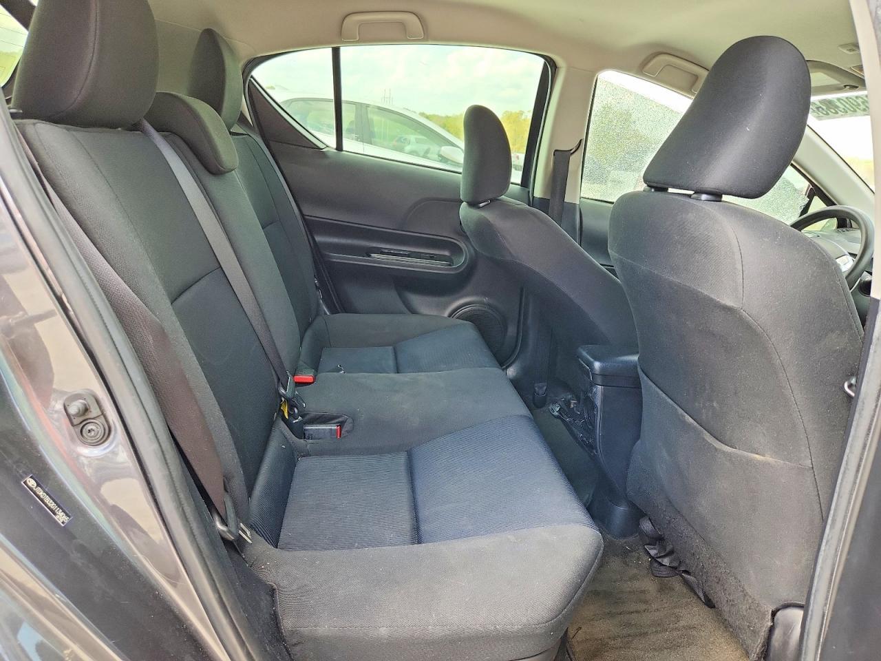 2016 TOYOTA Prius c