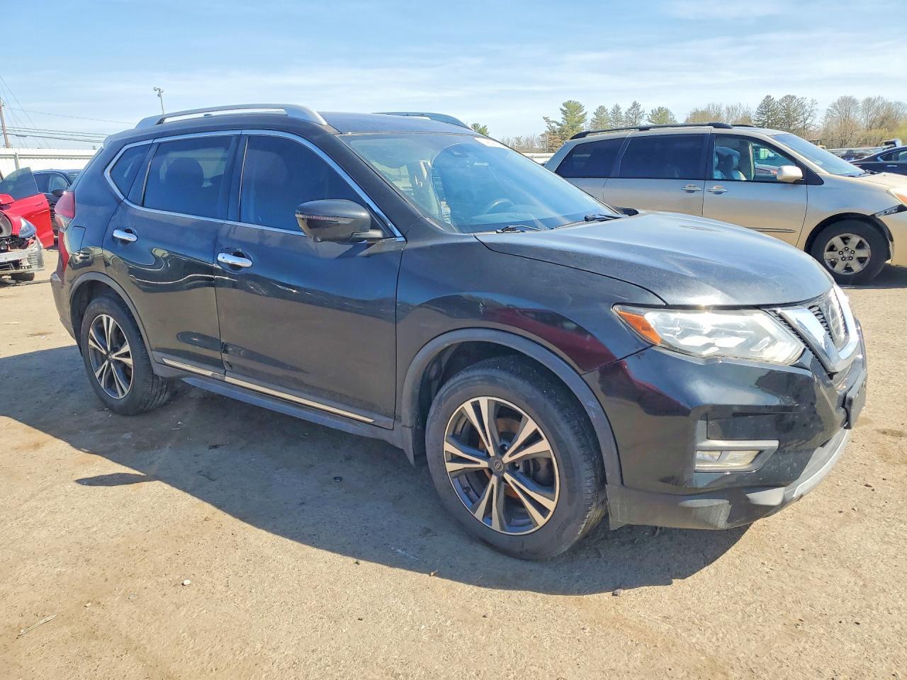 2017 NISSAN ROGUE