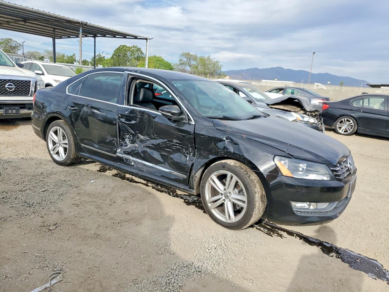 2012 VOLKSWAGEN Passat