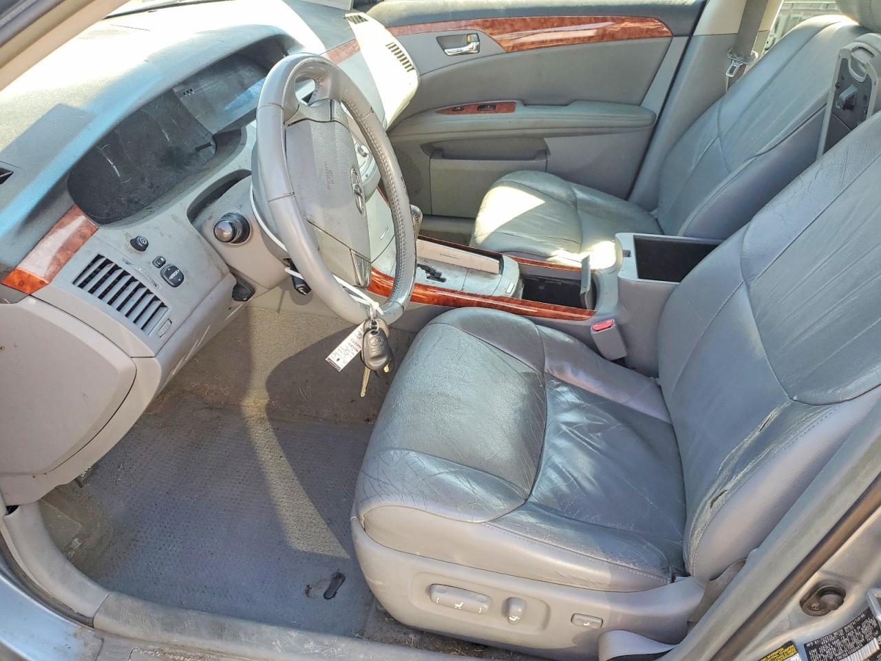 2005 TOYOTA Avalon