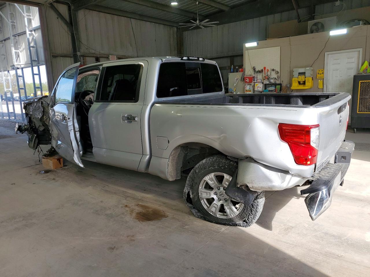 2017 NISSAN Titan