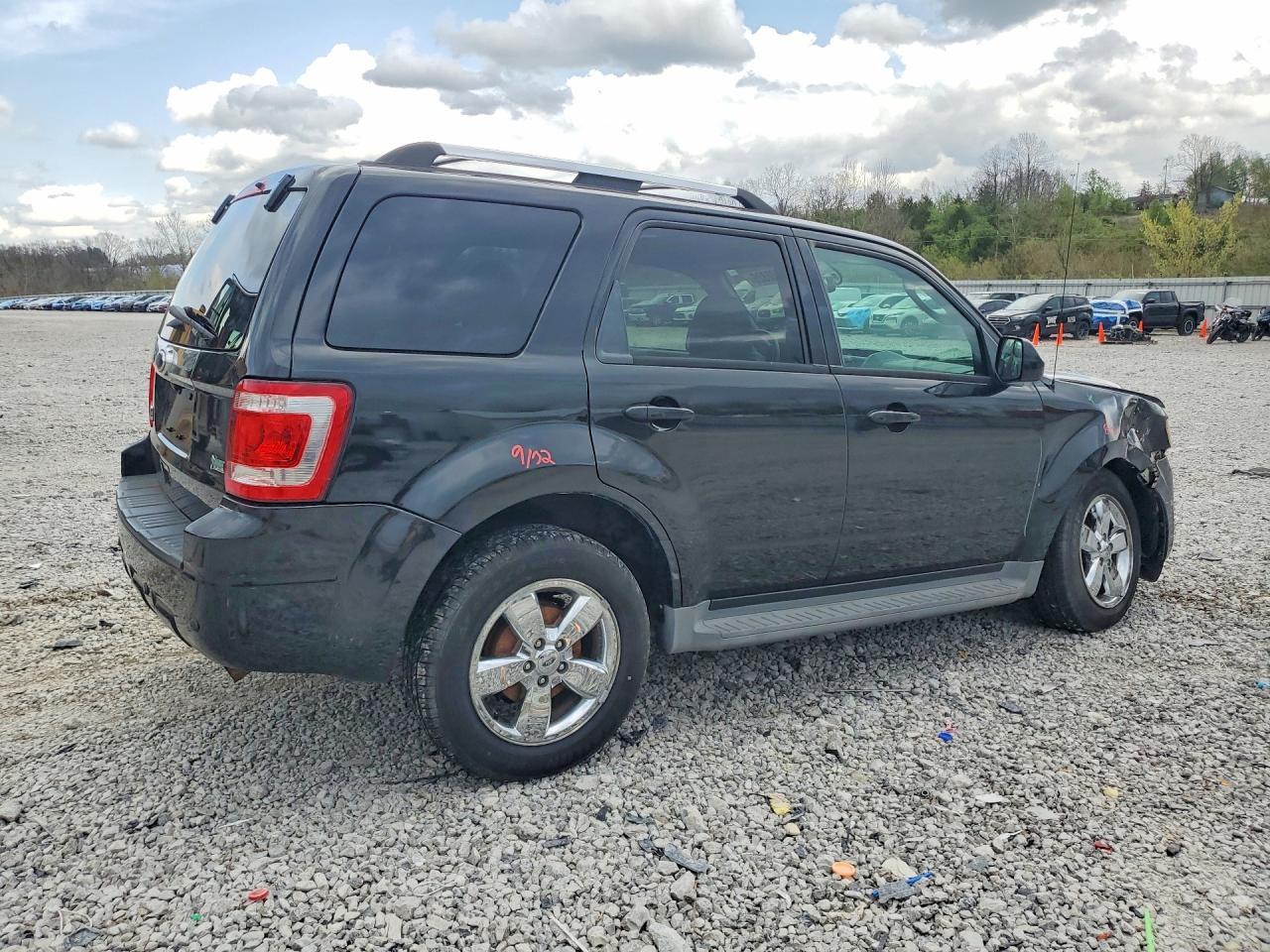 2011 FORD ESCAPE