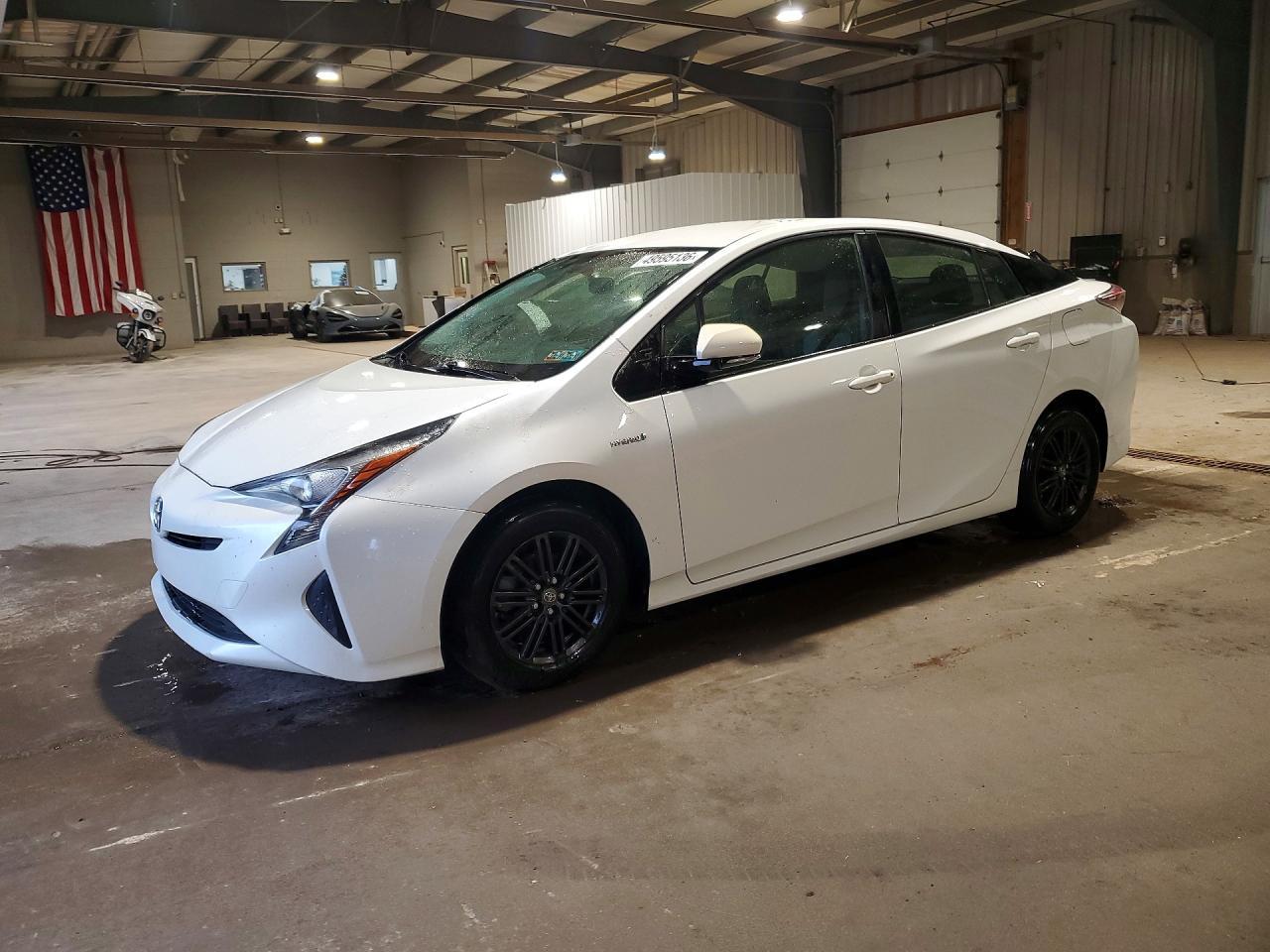 2016 TOYOTA PRIUS