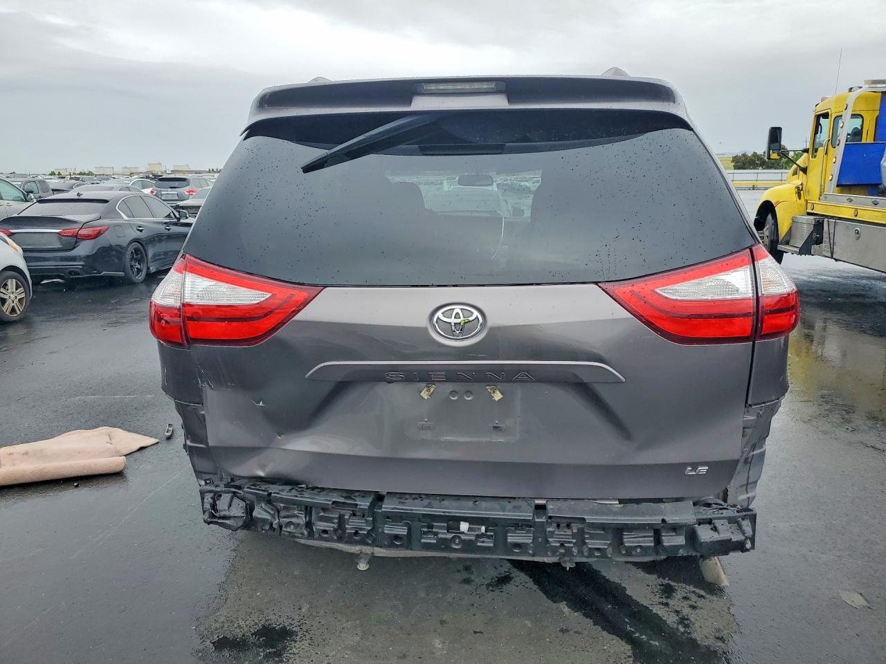 2016 TOYOTA SIENNA