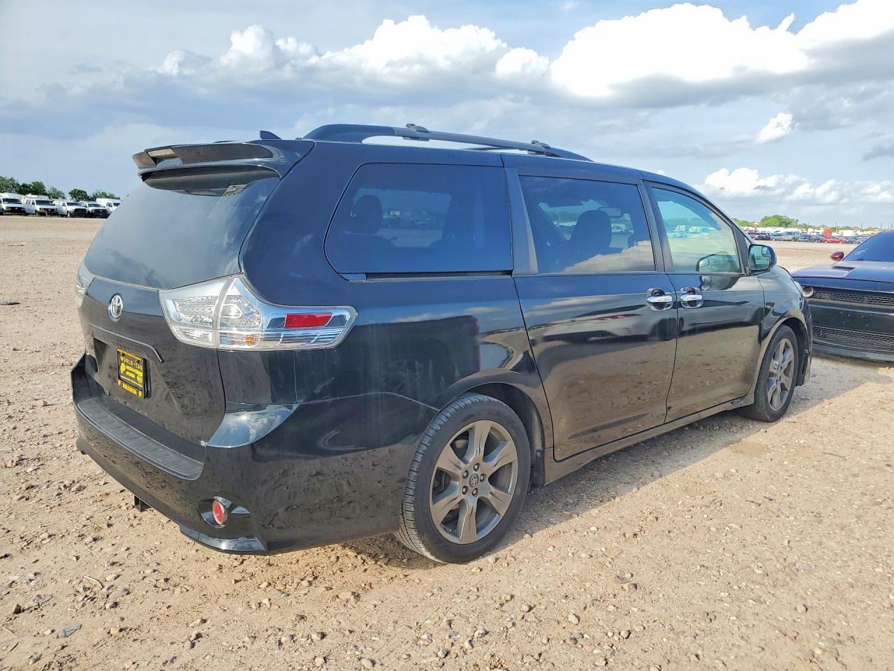 2018 TOYOTA SIENNA