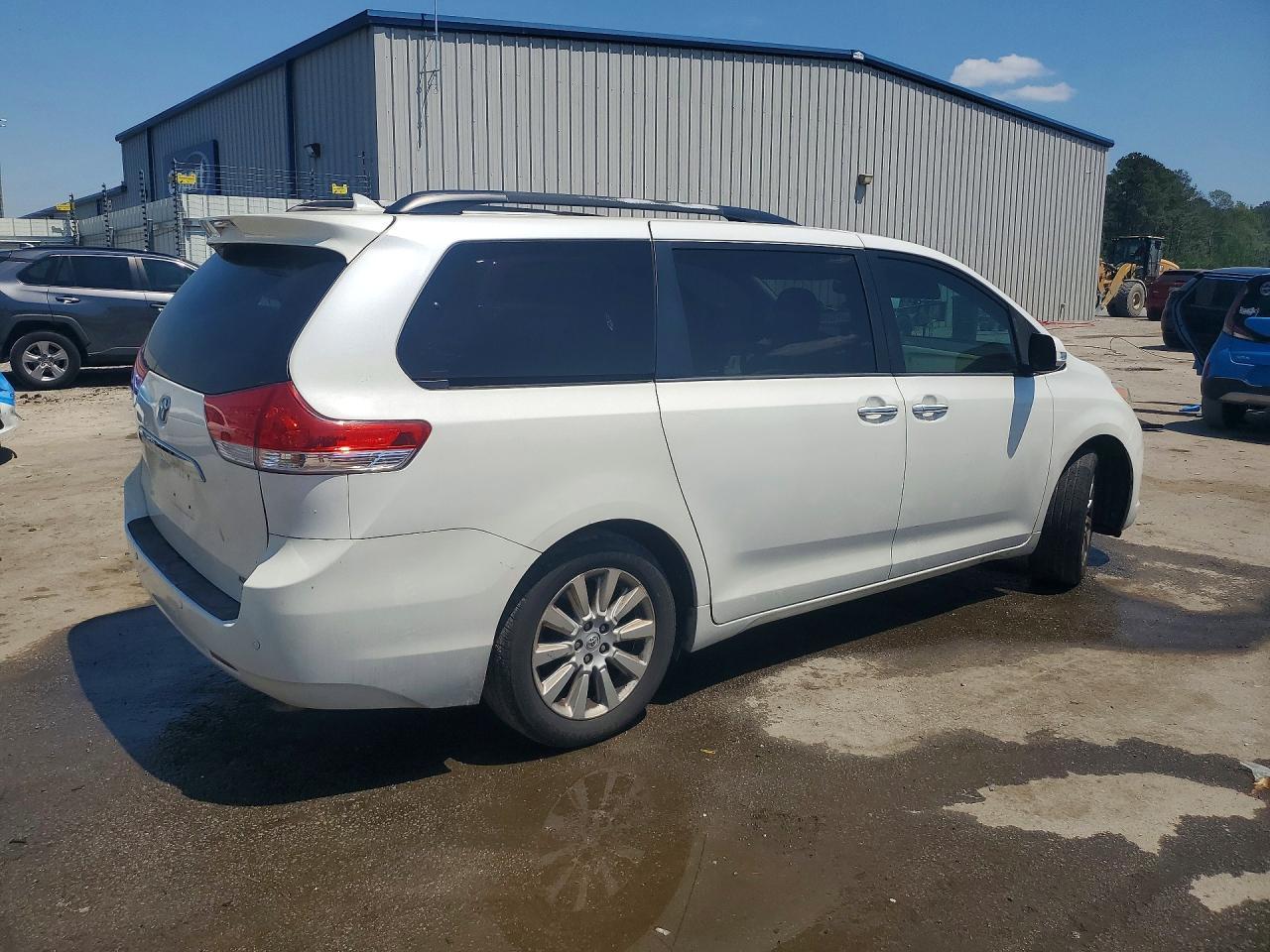 2013 TOYOTA SIENNA