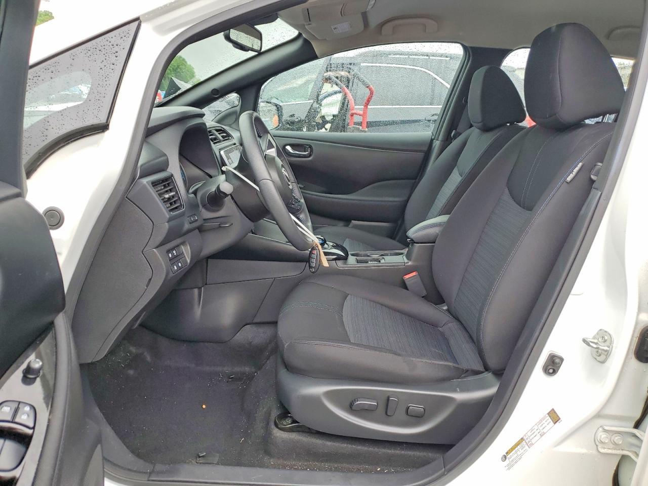 2024 NISSAN LEAF