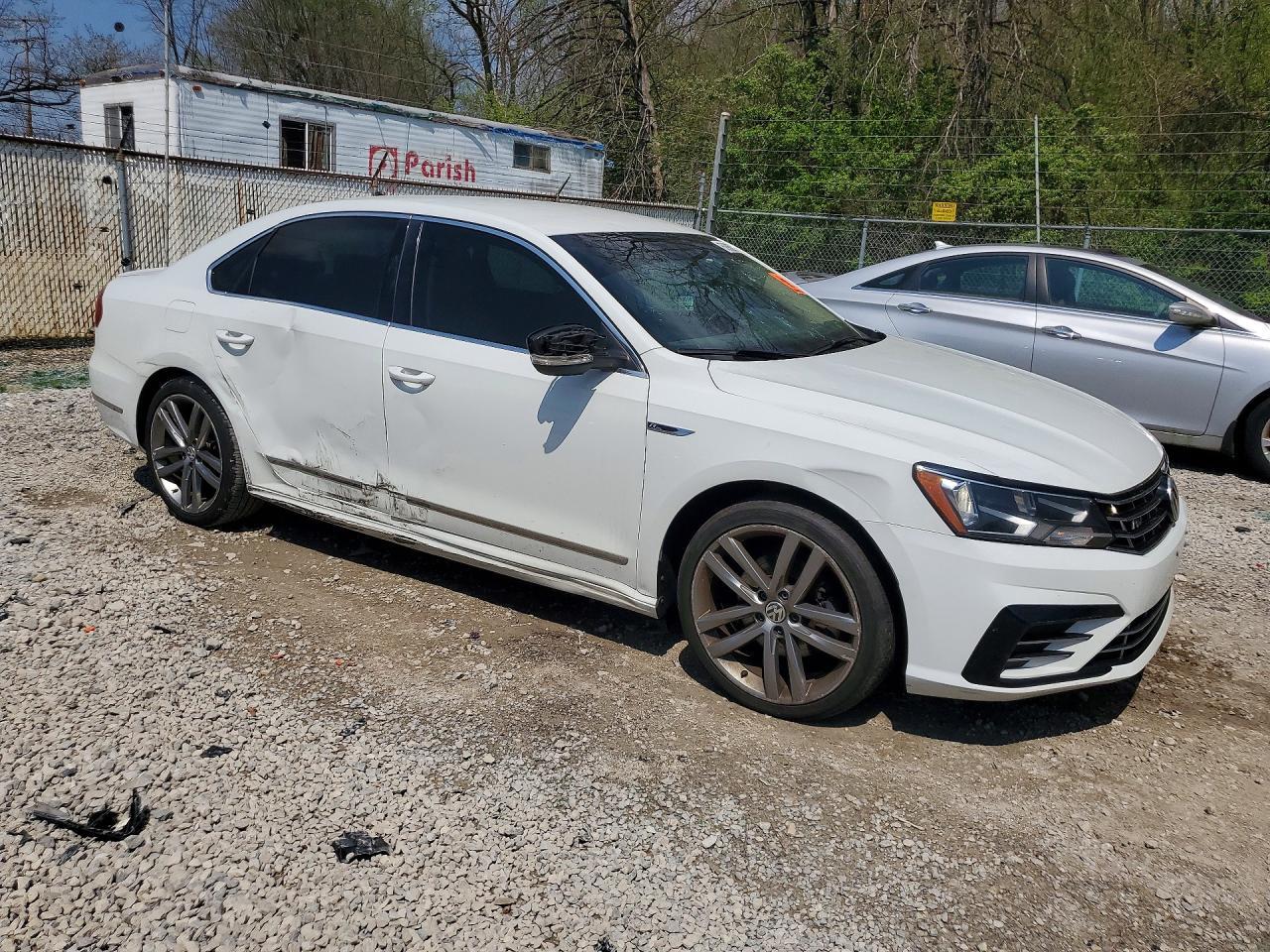 2017 VOLKSWAGEN Passat