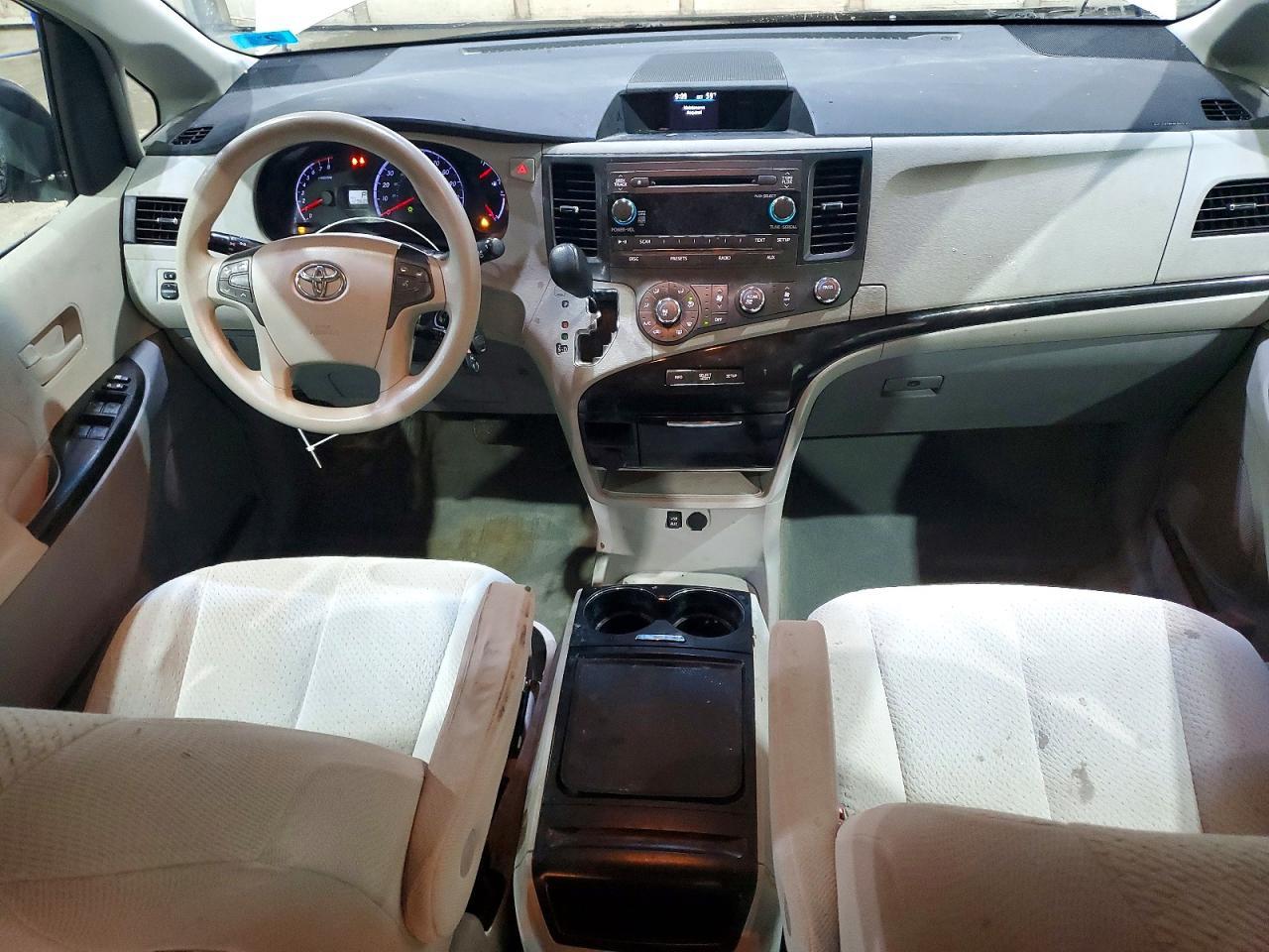 2012 TOYOTA SIENNA