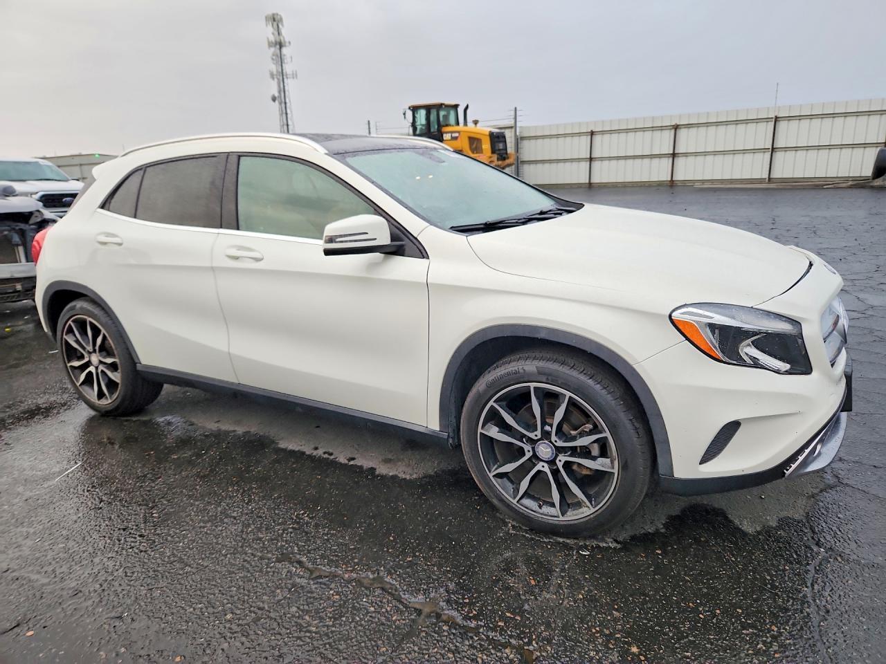 2015 MERCEDES-BENZ GLA-Class