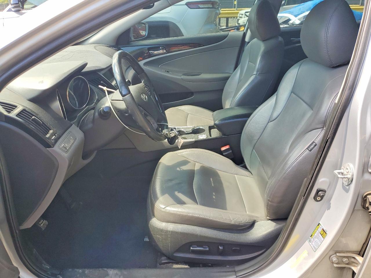 2011 HYUNDAI SONATA